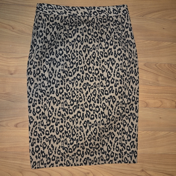 Banana Republic Animal Print Pencil Skirt - Picture 7 of 10